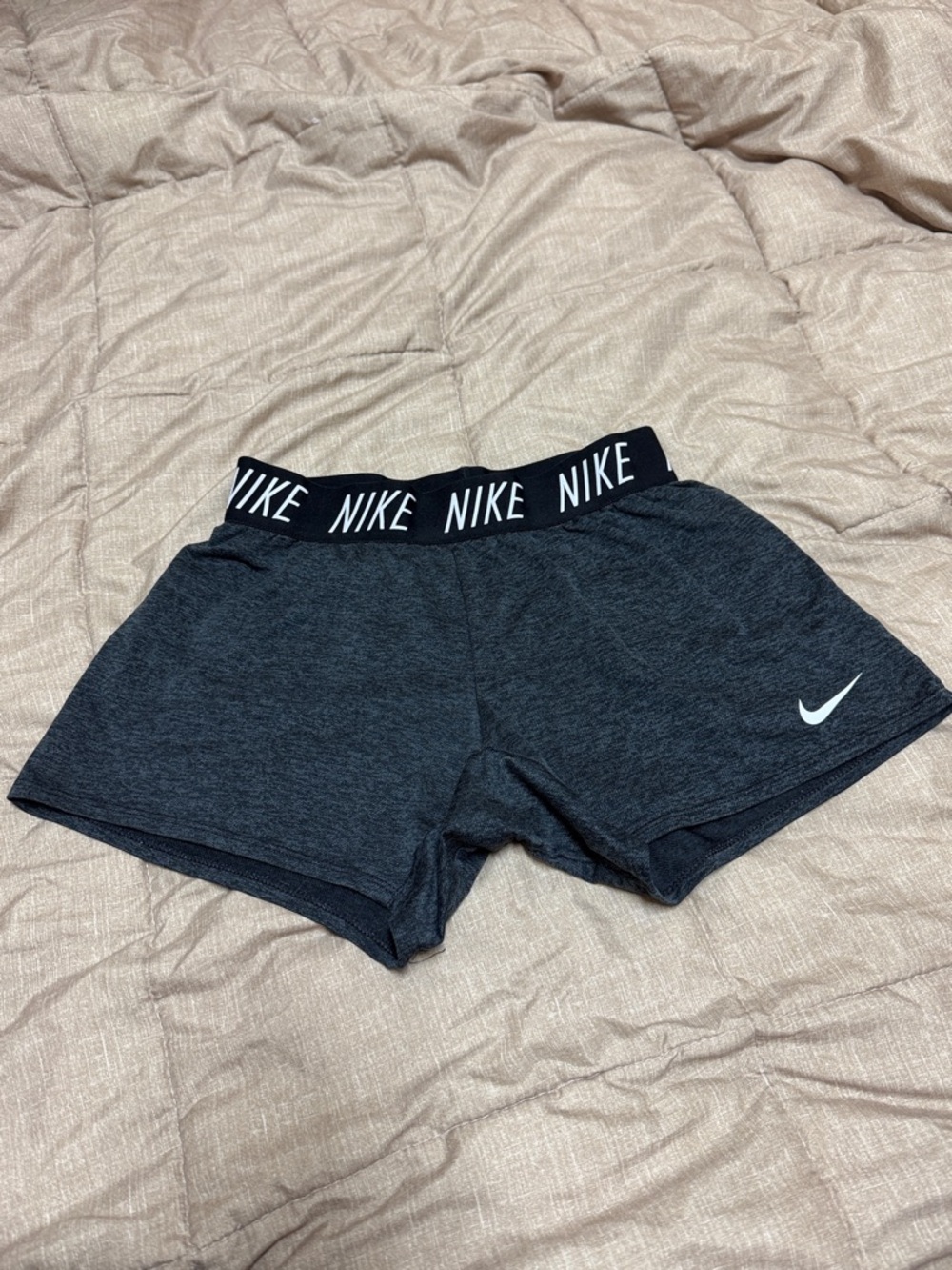 Girl’s Nike Black Heather Athletic Shorts Branded Waistband Large Like New
